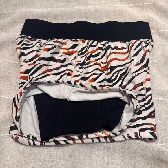Fabletics Animal Print Athletic Shorts Women's Size Medium EUC - Picture 7 of 10